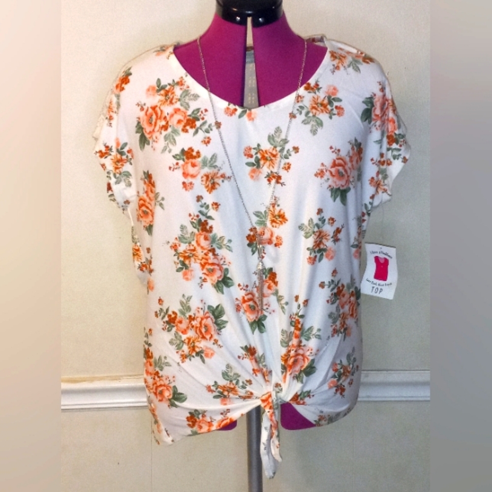 NWT Women's Floral Design Top